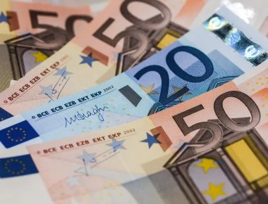 ΤτΕ: Η μείωση των φόρων στην εργασία θα μπορούσε να αυξήσει το ΑΕΠ